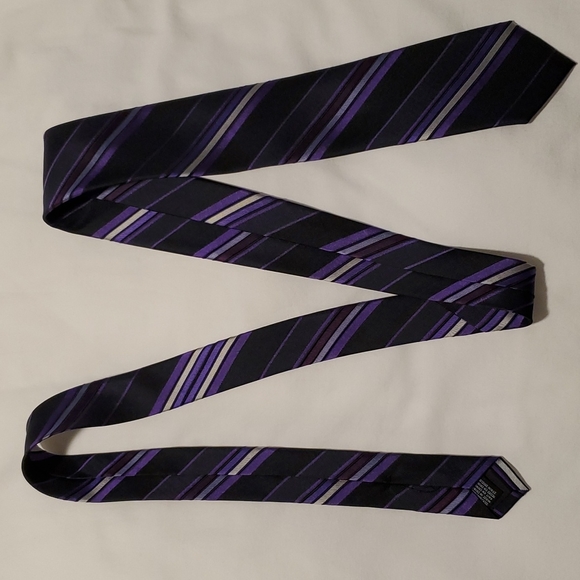 Men's Van Heusen purple with black and silver pattern tie - Picture 1 of 5